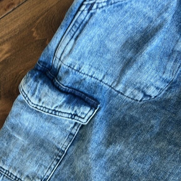 Gap Easy Jeans with draw string + cargo pockets | Size Medium - Picture 5 of 6